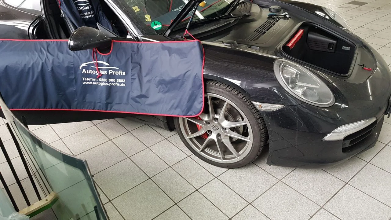 Vorbereitung eines Scheibenwechsels durch die Autoglas Profis